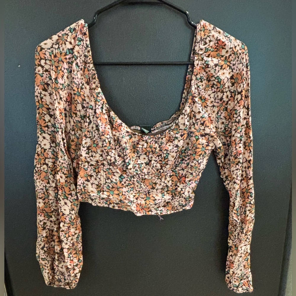 wild fable Floral Long-Sleeve Cropped Top in Peach, Green, Black